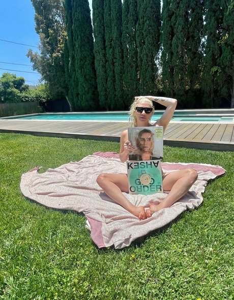 KeshaRose porn actress photo