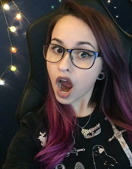 Wanjin nude star img