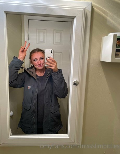 maddymeadows nude model pictures