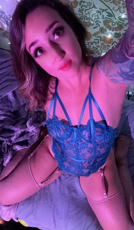 avavette model perfect photo