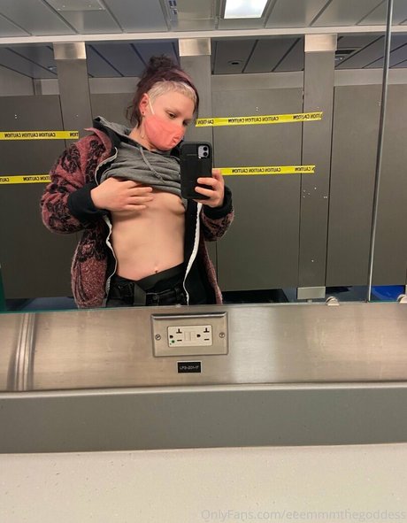 eeemmmthegoddess erotic pornstar picture