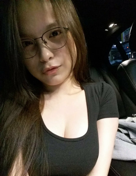 lucy830208 beautiful pornstar pictures