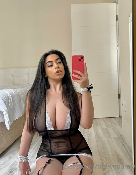 mervedamla model nudes gallery