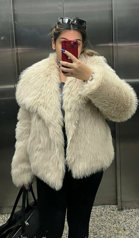 mervedamla nude model pic