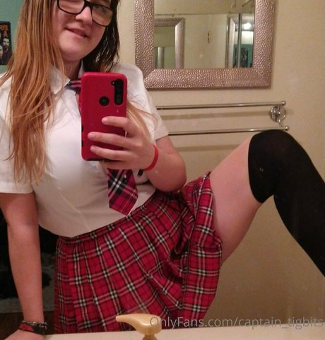 Captain TigBits sexy model image