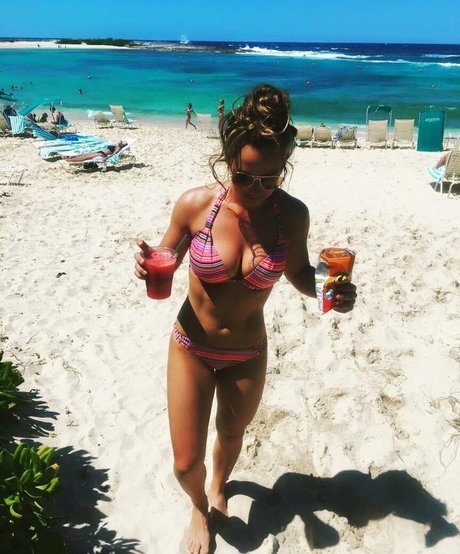 Taylor Altom pornographic model pic