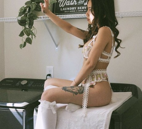 Miullien model sex galleries