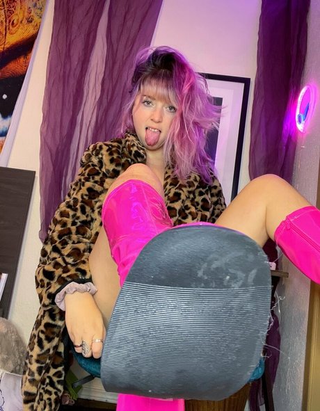 lilpinkalien adult actress image