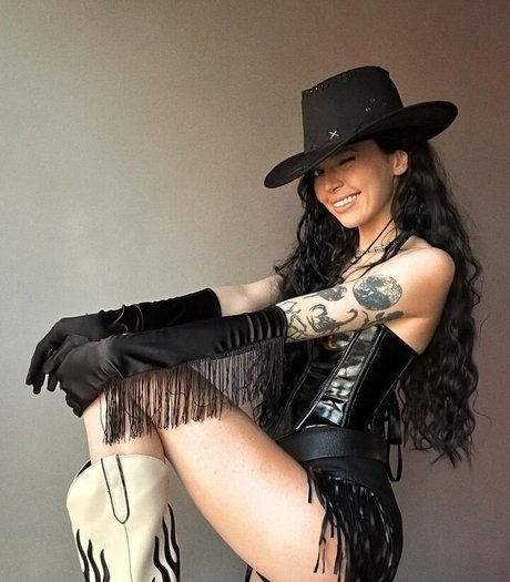 by owl nude model gallery