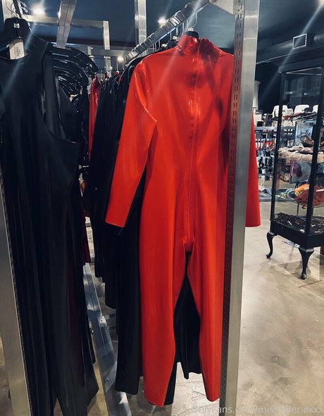 missvaleriexxx erotic model galleries