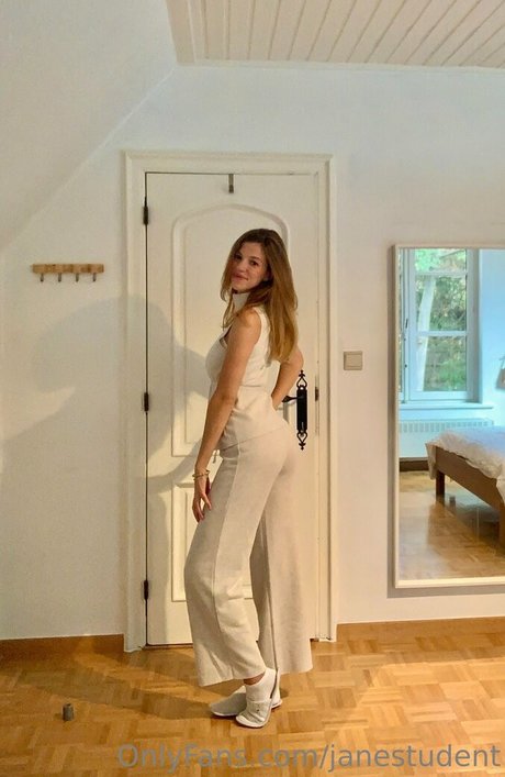 lovvejane star naked picture