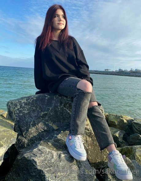sakuraafree model nude photos