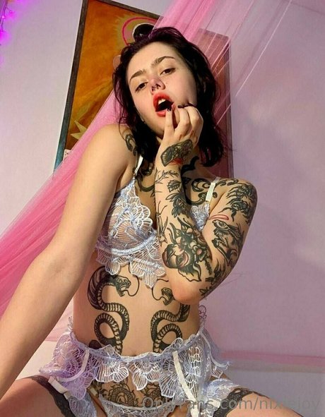 nixiejoy star adult image