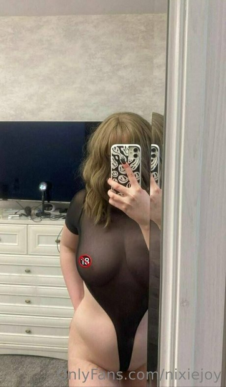 nixiejoy pretty model images