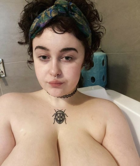 petite amateur onlyfans sexy naked pictures