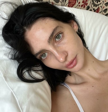 Meadow Walker model pretty image