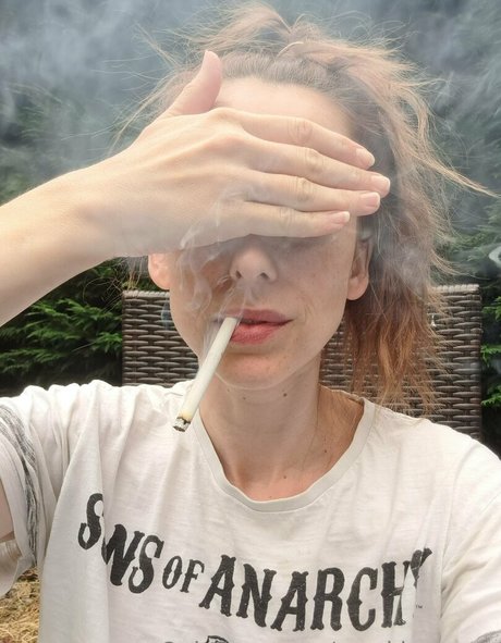 smokingmom model erotic pics