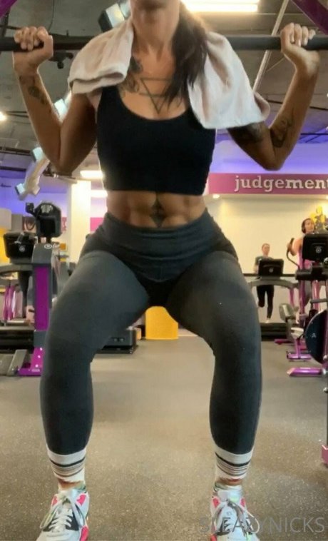 sleazynicks naked model image