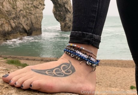 beachblondde art actress pictures