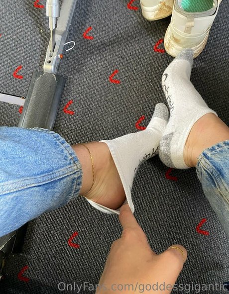 goddessgigantic pornstar naked image