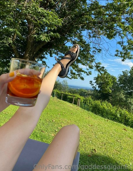 goddessgigantic model pretty gallery