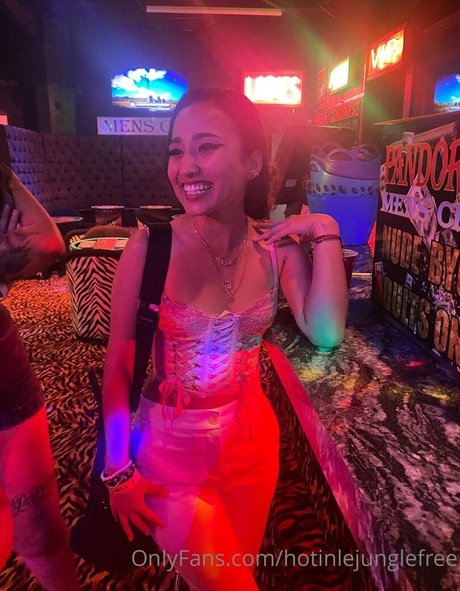 hotinlejunglefree beautiful model gallery