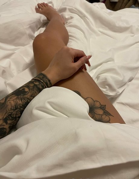 glxriq erotic pornstar pictures