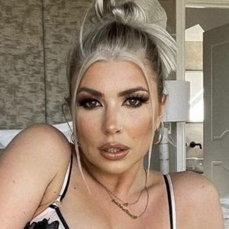 Olivia Buckland pretty model img