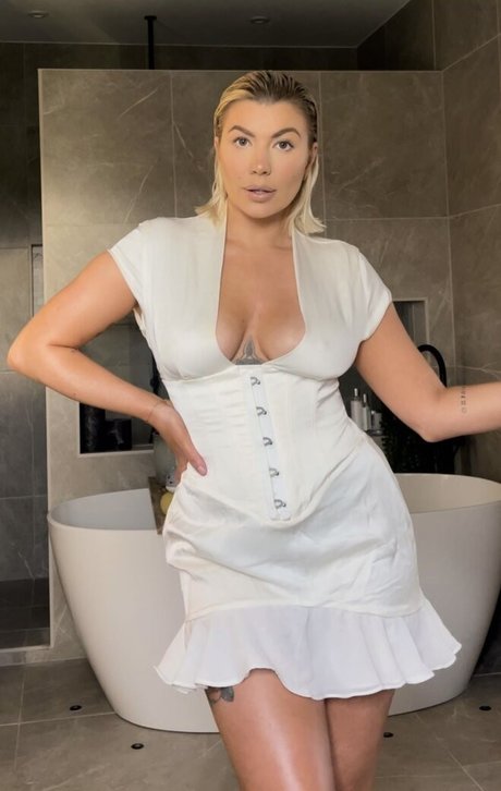 Olivia Buckland pornstar top picture