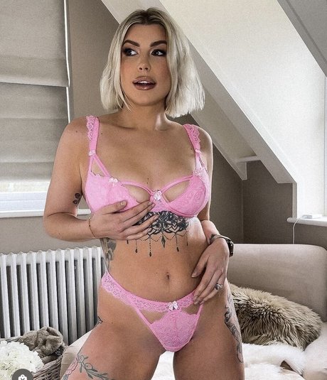 Olivia Buckland pornstar top photo