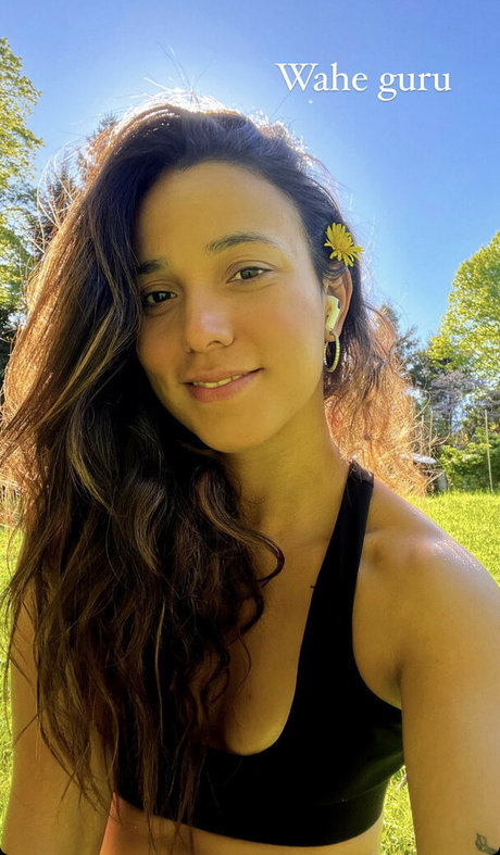 Mariane Sakay model hot photo