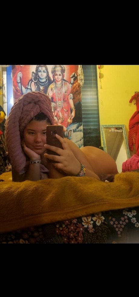 viivenuz art model gallery