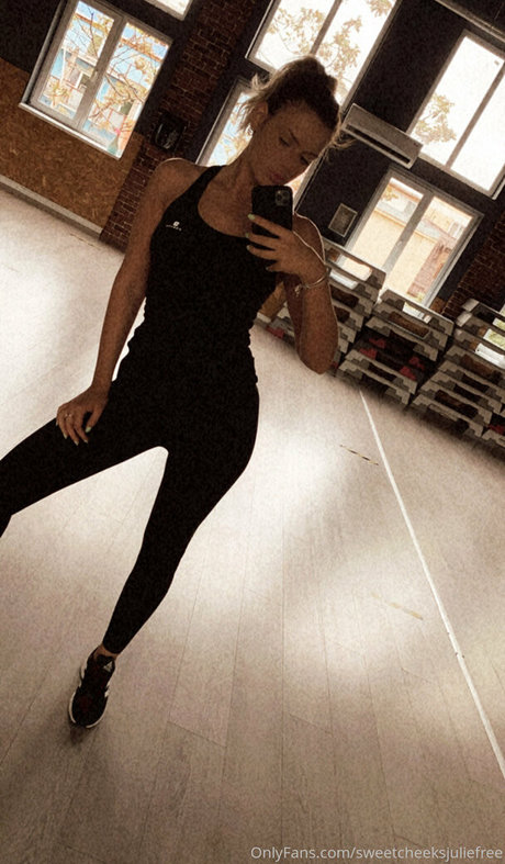 sweetcheeksjuliefree star sexy pics