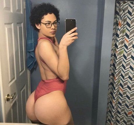 Thick Diamond model sexy pictures