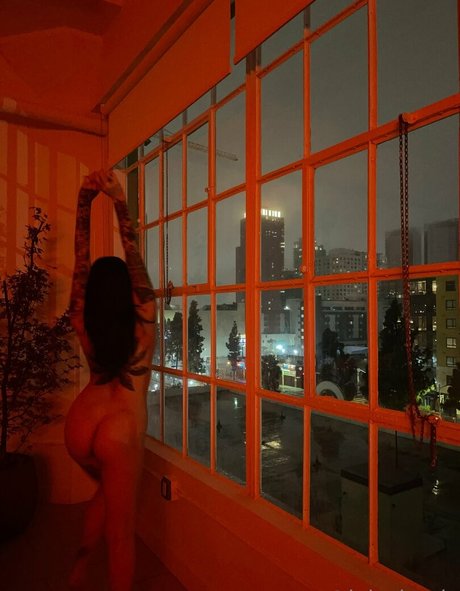 lolaslands pretty pornstar photo