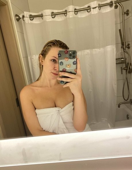 bustybubblz model exclusive pics