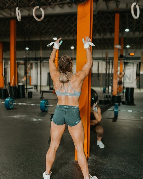 Brooke Wells model best image