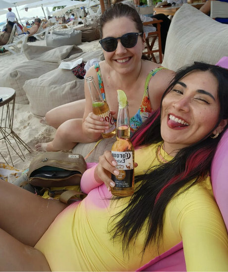 Misias Pero Viajeras pornstar naked gallery