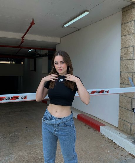 Effy Palarya erotic model pics