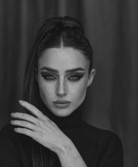 Effy Palarya pornstar naked images