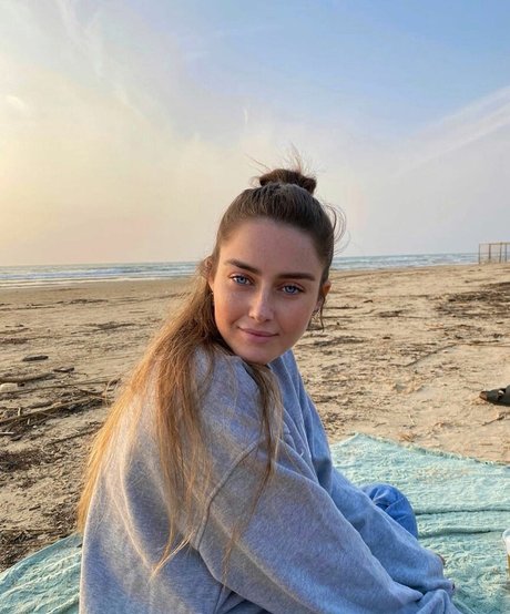 Effy Palarya xxx actress picture