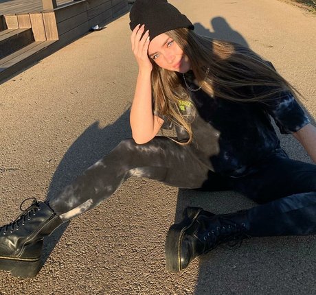 Effy Palarya pretty model archive