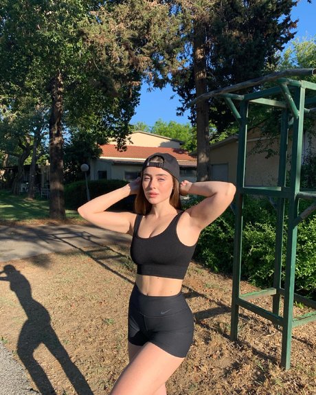 Effy Palarya beautiful model photos