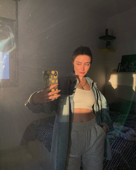 Effy Palarya model pornographic pics