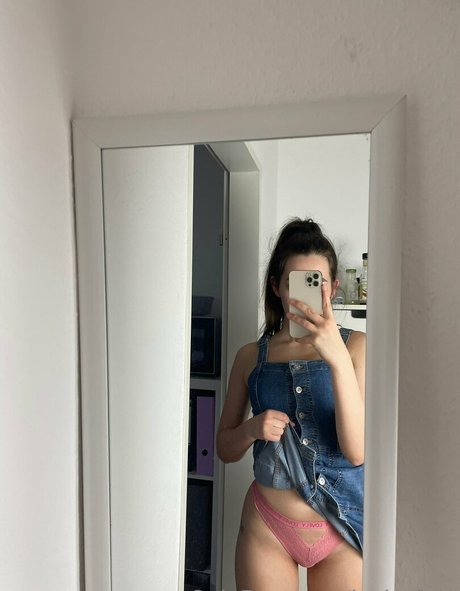 flat chested onlyfans pornos photos