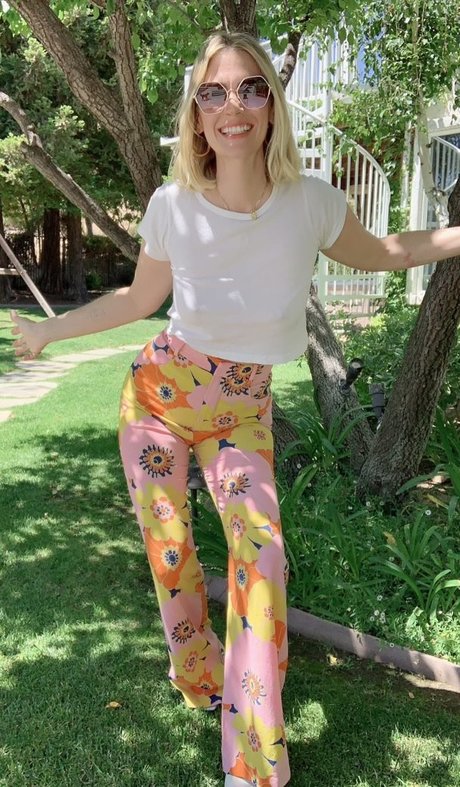 January Jones model sex pics