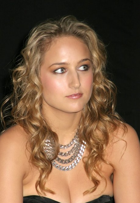 Leelee Sobieski model high quality photo