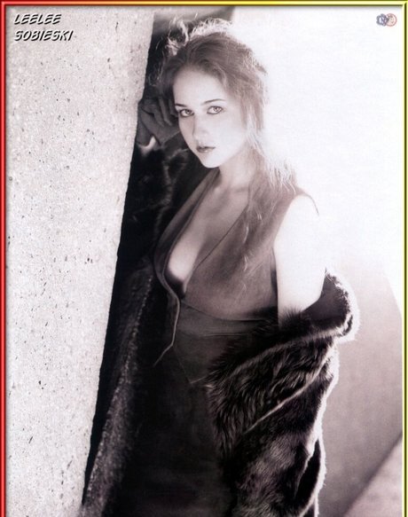 Leelee Sobieski star sexy img