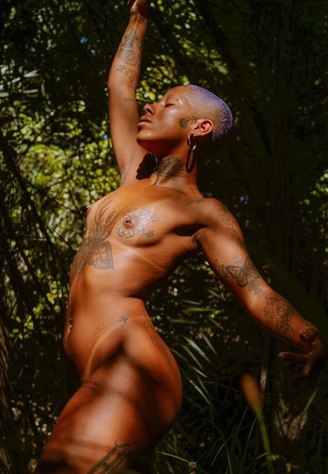 opaicriis high quality model pictures