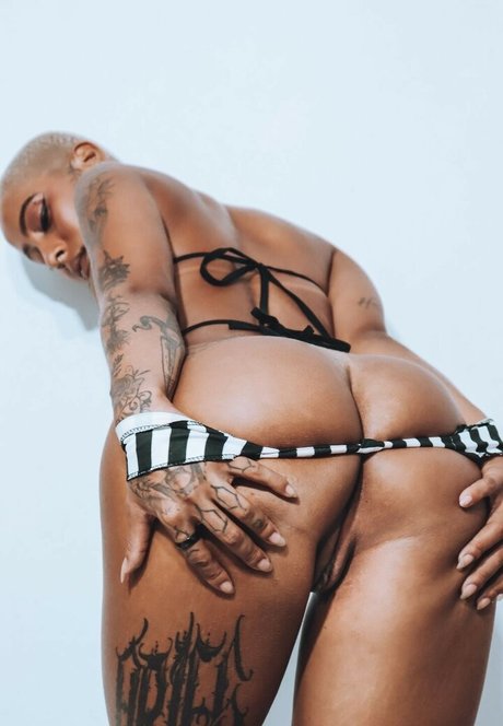 opaicriis model nudes images